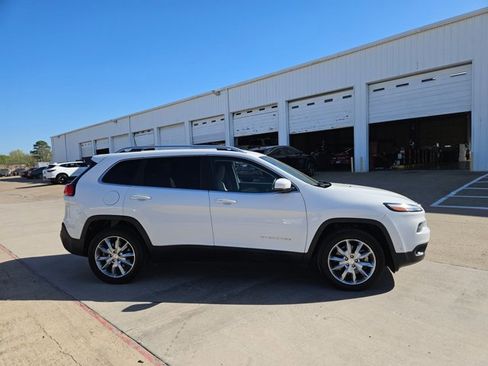 Used 2018 Jeep Cherokee Limited w/ Technology Group image 4