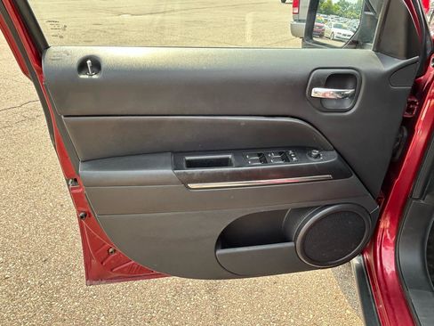 Used 2013 Jeep Patriot Latitude AWD/4WD image 14