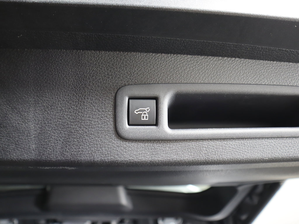 Used 2025 Toyota Sienna XSE FWD image 21