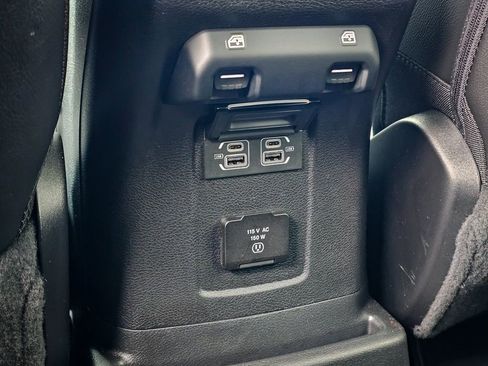 Certified 2022 Jeep Wrangler Unlimited Sahara w/ LED Lighting Group AWD/4WD image 32