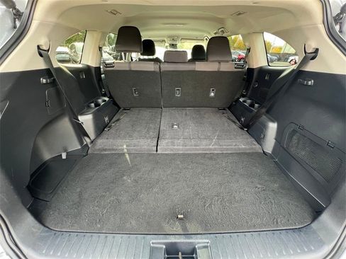 Used 2024 Toyota Highlander LE image 12