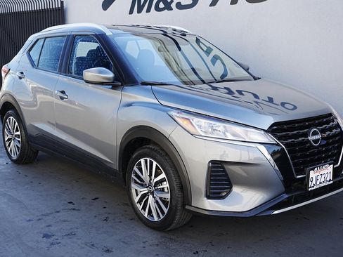 Used 2024 Nissan Kicks SV image 3