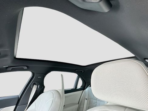 Used 2023 BMW 760i xDrive image 22