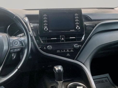 Used 2022 Toyota Camry SE FWD image 11