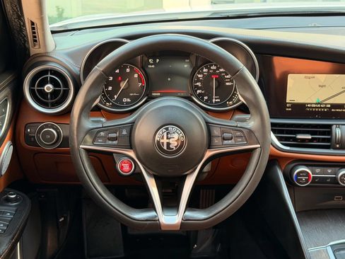 Used 2017 Alfa Romeo Giulia Ti RWD image 35