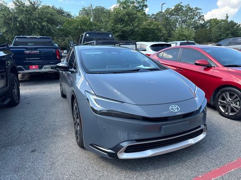 Used 2024 Toyota Prius Prime FWD image 3