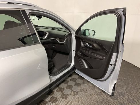 Used 2022 GMC Terrain SLT image 33