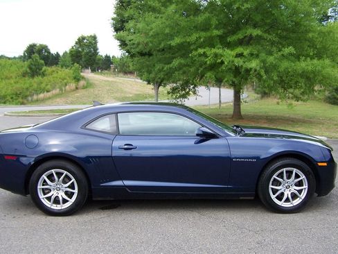 Used 2010 Chevrolet Camaro LS RWD image 5