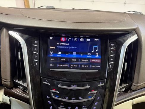 Used 2016 Cadillac Escalade Premium image 19