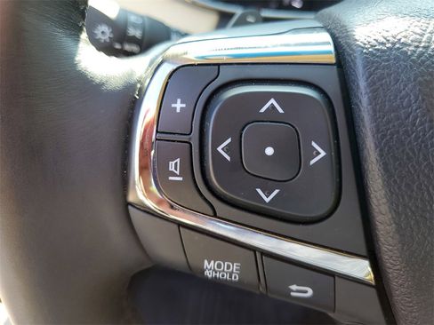 Used 2015 Toyota Avalon Limited image 26