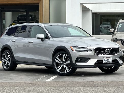 Certified 2023 Volvo V60 B5 Cross Country Plus w/ Climate Package AWD/4WD image 2