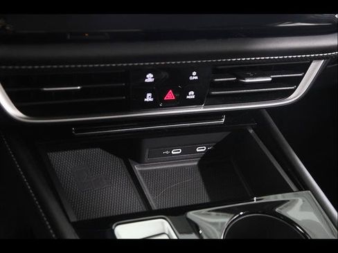 Certified 2024 Volkswagen Atlas SE AWD/4WD image 16