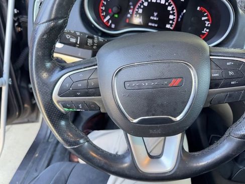 Used 2019 Dodge Durango SXT w/ 3rd Row Seating Group AWD/4WD image 3