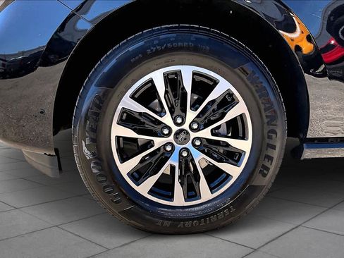 Used 2025 Ford Expedition Max Platinum image 11