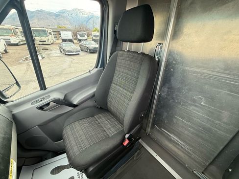 Used 2018 Mercedes-Benz Sprinter 2500 image 16