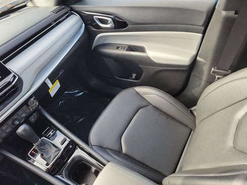 Certified 2025 Jeep Compass Limited AWD/4WD image 17