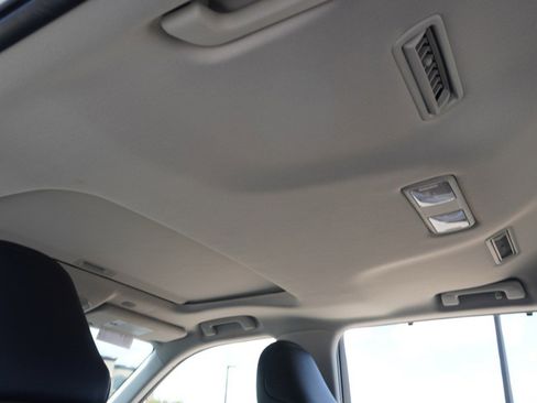 Used 2023 Toyota Highlander XLE FWD image 33