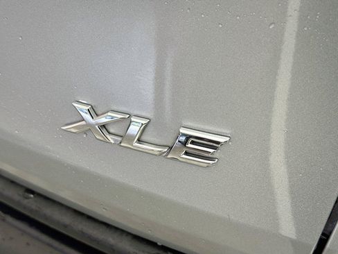 Certified 2025 Toyota Sienna XLE FWD image 15