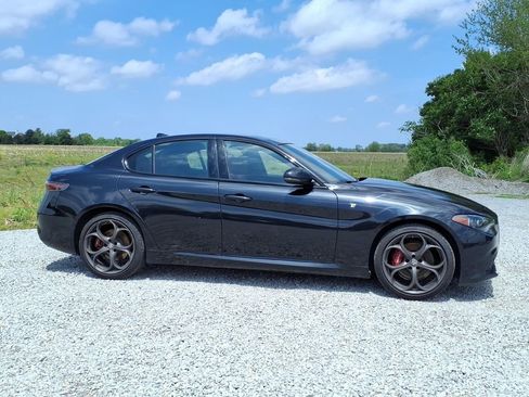 Used 2024 Alfa Romeo Giulia Ti w/ Performance Driving Package AWD/4WD image 4