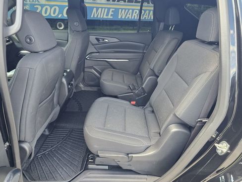 Used 2025 Chevrolet Traverse LT FWD image 12