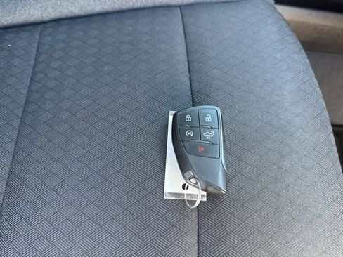 Used 2023 Chevrolet Silverado 1500 LT image 9