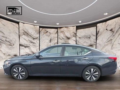 Used 2022 Nissan Altima 2.5 SV FWD image 8
