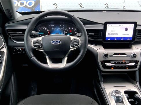 Used 2024 Ford Explorer XLT RWD image 6