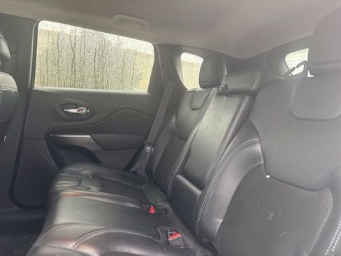 Used 2020 Jeep Cherokee Latitude Plus w/ Cold Weather Group AWD/4WD image 7