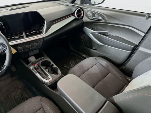 Used 2024 Chevrolet Trax RS w/ Sunroof Package image 11