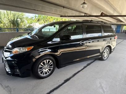 Used 2020 Toyota Sienna XLE w/ Carpet Mat Package
