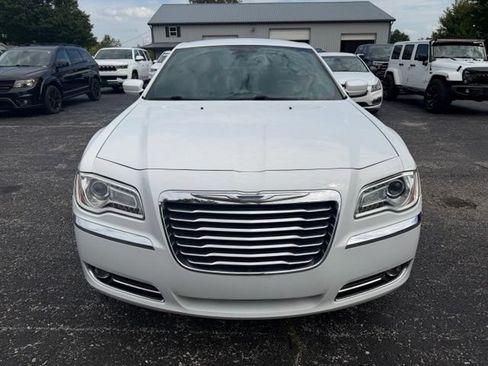 Used 2014 Chrysler 300 AWD w/ Driver Convenience Group image 8