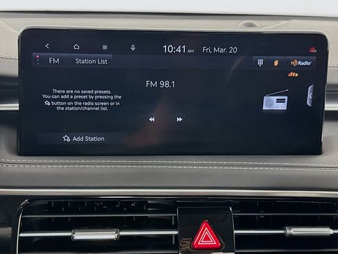 Used 2025 Genesis G70 2.5T image 21