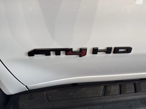 Used 2022 GMC Sierra 2500 AT4 w/ AT4 Premium Plus Package AWD/4WD image 12
