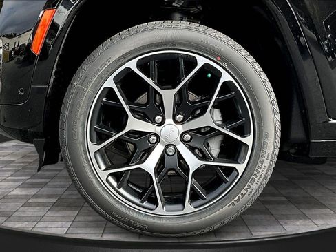 New 2025 Jeep Grand Cherokee Summit image 12