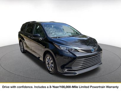 Used 2025 Toyota Sienna XLE