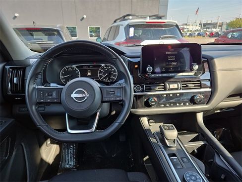 Certified 2024 Nissan Pathfinder SV image 13