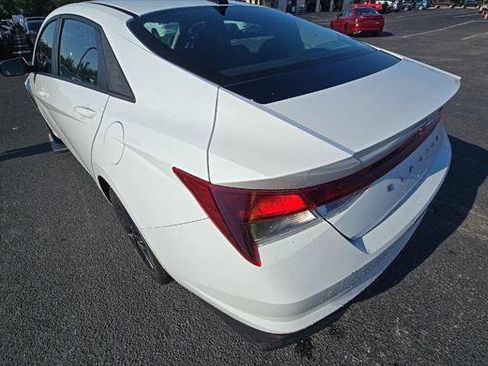 Used 2023 Hyundai Elantra SEL w/ Cargo Package FWD image 6