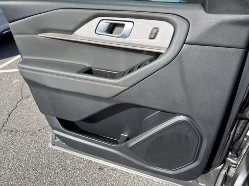 New 2025 Ford Explorer Active w/ Active Comfort Package image 33