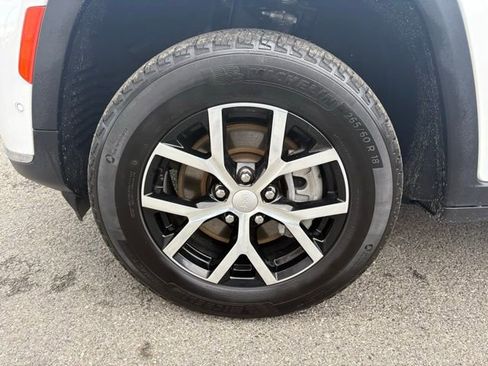 Used 2024 Jeep Grand Cherokee L Limited w/ Luxury Tech Group II image 13