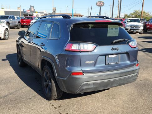 Used 2021 Jeep Cherokee Latitude image 3