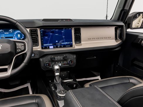 Used 2025 Ford Bronco Outer Banks AWD/4WD image 36