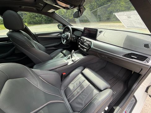 Used 2022 BMW 530i w/ M Sport Package RWD image 23
