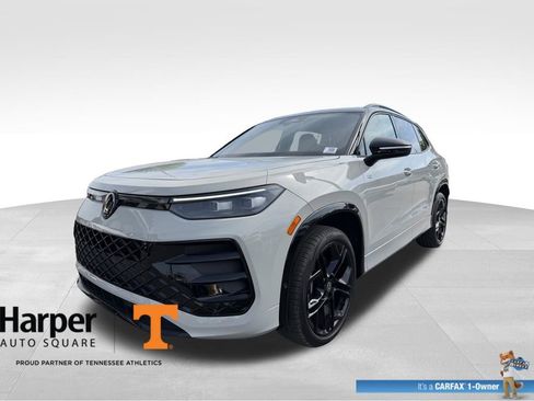 Used 2025 Volkswagen Tiguan SE R-Line image 1