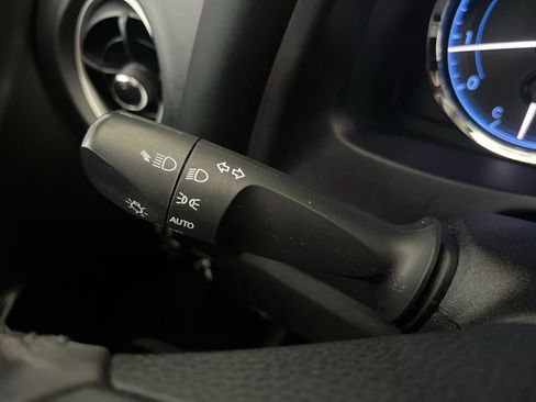 Used 2018 Toyota Corolla XLE FWD image 60