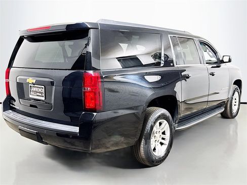 Used 2017 Chevrolet Suburban LT image 4