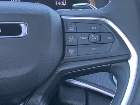 New 2025 Jeep Grand Cherokee L Altitude image 18