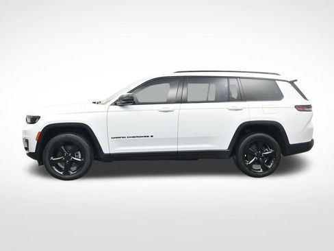 Used 2023 Jeep Grand Cherokee L Limited w/ Black Appearance Package image 10