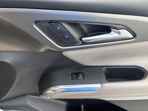 Used 2026 Chevrolet Traverse LT w/ Driver Confidence Package FWD image 13