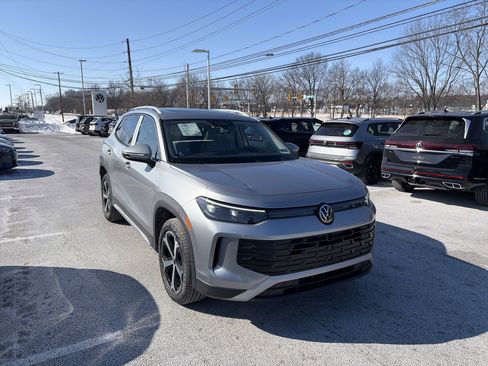 New 2026 Volkswagen Tiguan SE image 3