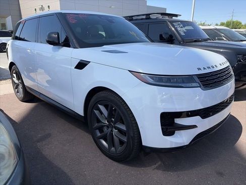 Used 2025 Land Rover Range Rover Sport SE AWD/4WD image 4